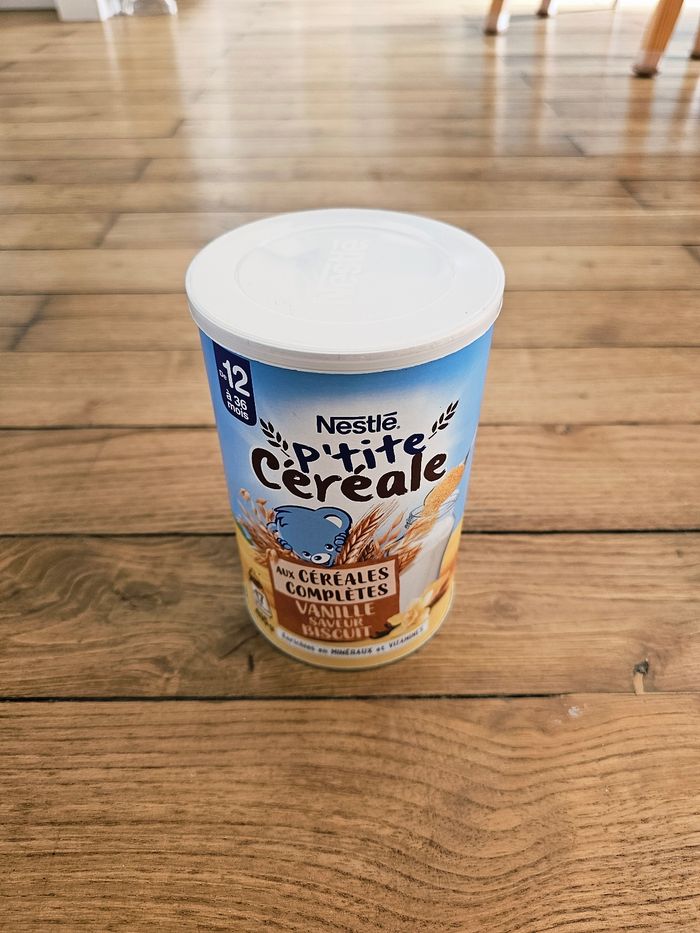 Céréales infantiles pour lait dans biberon de bébé 12 à 36 mois Nestlé vanille saveur biscuit