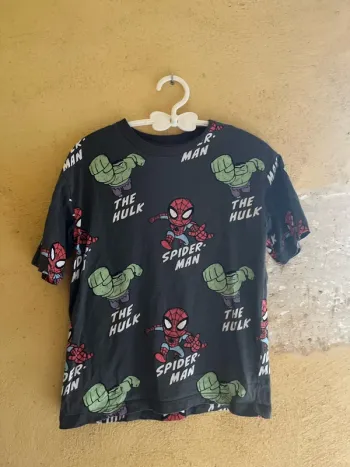 T-shirt garçon Marvel 122/128 cm - Très bon état