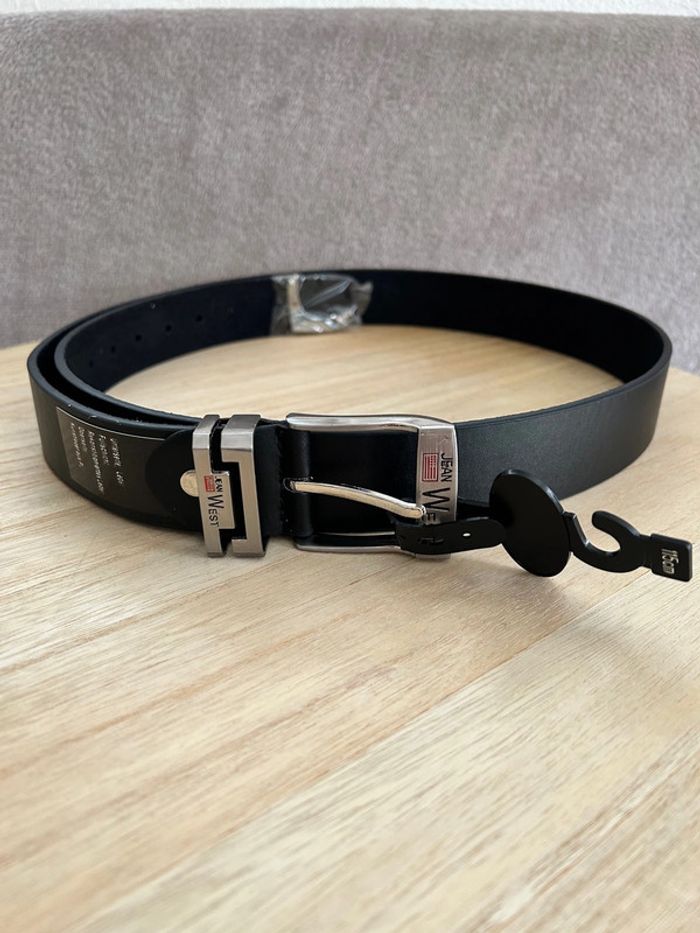 Ceinture en cuir noir taille 115 cm