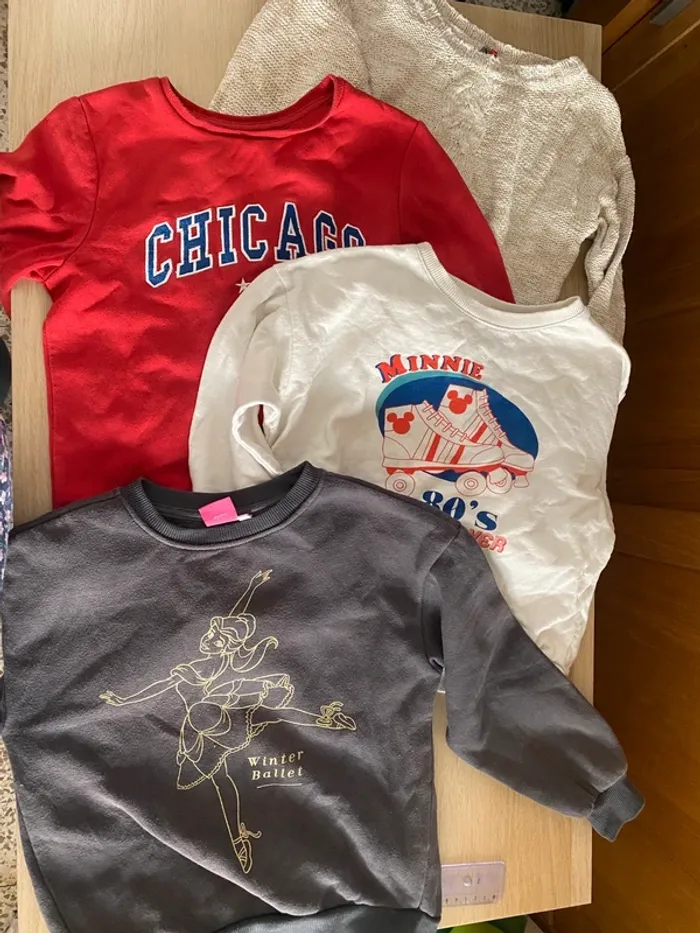 Pull fille 8 ans Disney princesse belle bête beauty beast Chicago Minnie Mouse 80s - photo numéro 2