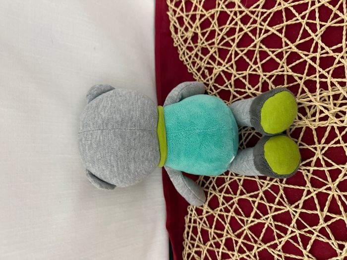 Peluche panda OBAIBI gris vert cravate rayée grelot 25 cm - photo numéro 3