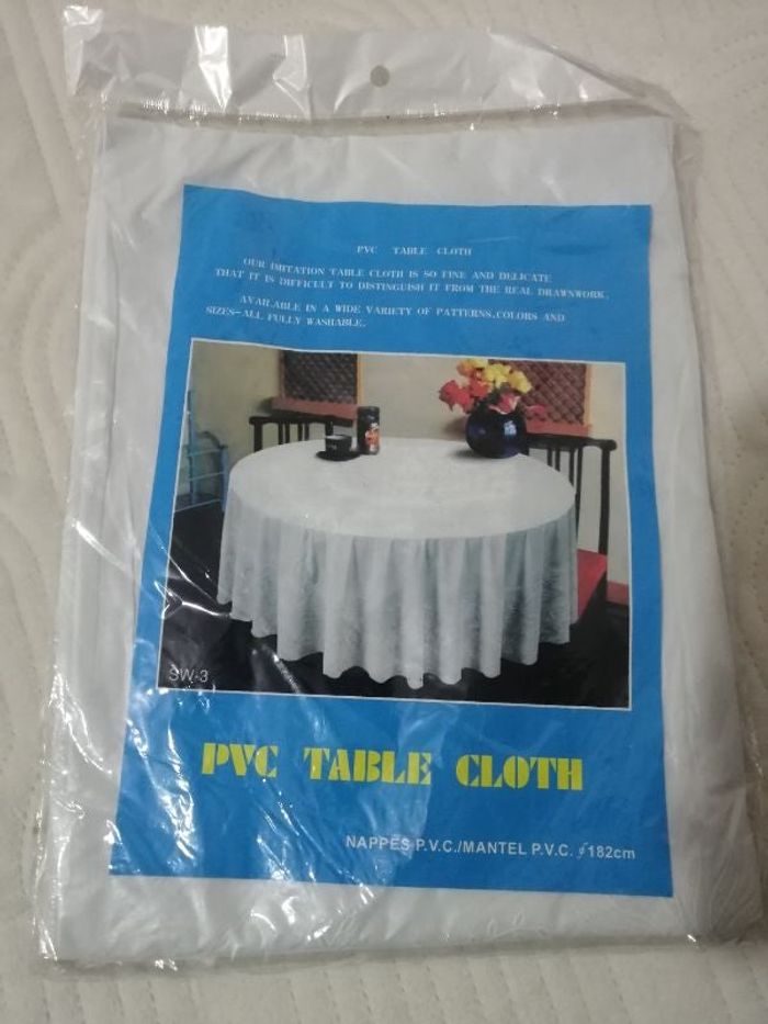 Nappe ronde à motif imprimé neuve