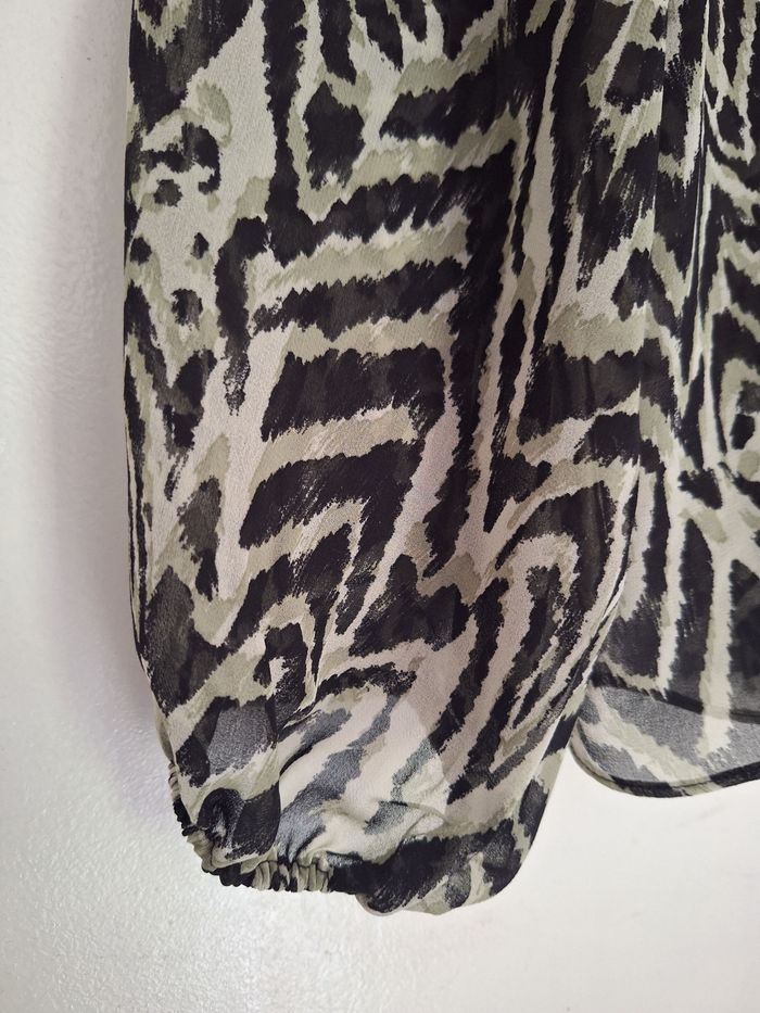 Blouse transparente à jabot - photo numéro 4