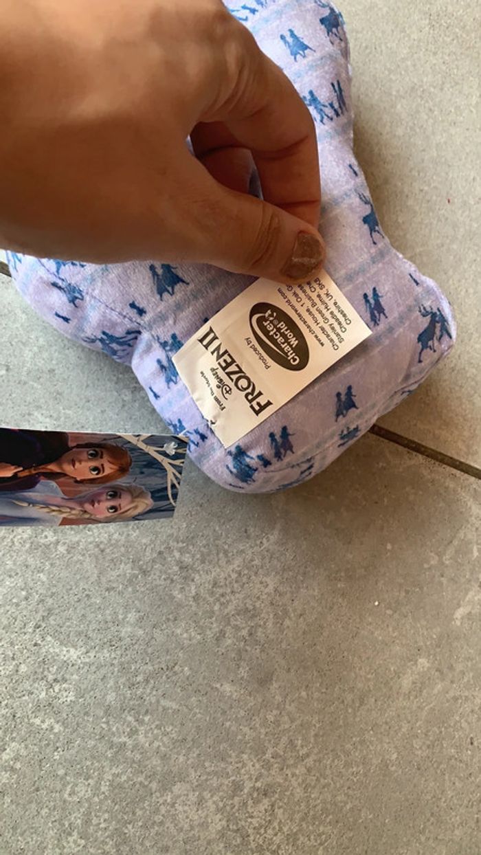 Coussin peluche Sven de reine des neiges idée cadeau - photo numéro 5