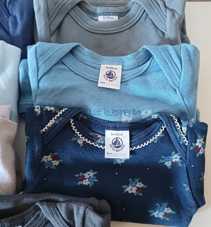 Lot de 7 bodies 3 mois Petit bateau - photo numéro 2