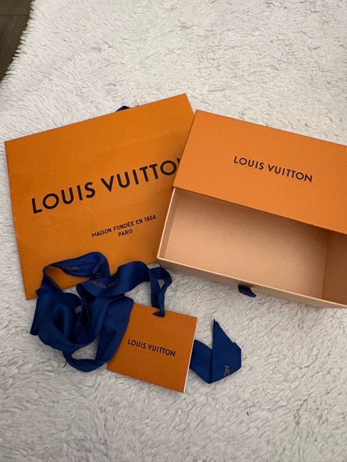 Boîte vide avec sac