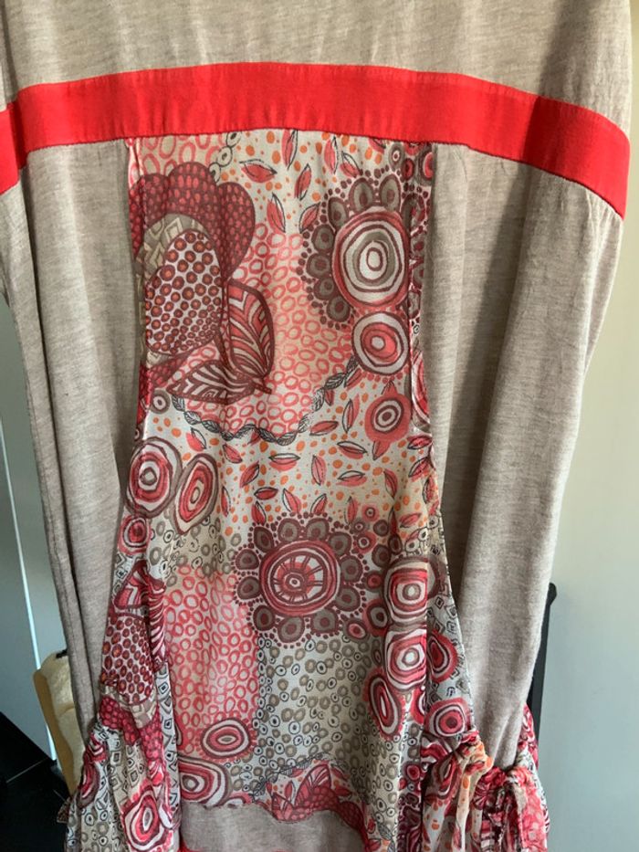 Top gris et tons de rouges Mado et les autres taille 46 48 très bon état - photo numéro 3