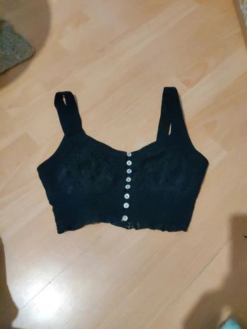 Top à dentelle et coton opaque et boutons en nacre