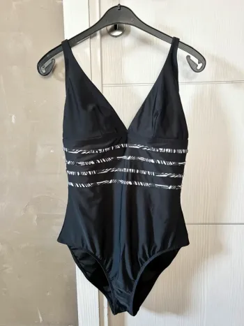 Maillot de Bain 1 Pièce Taille L Neuf