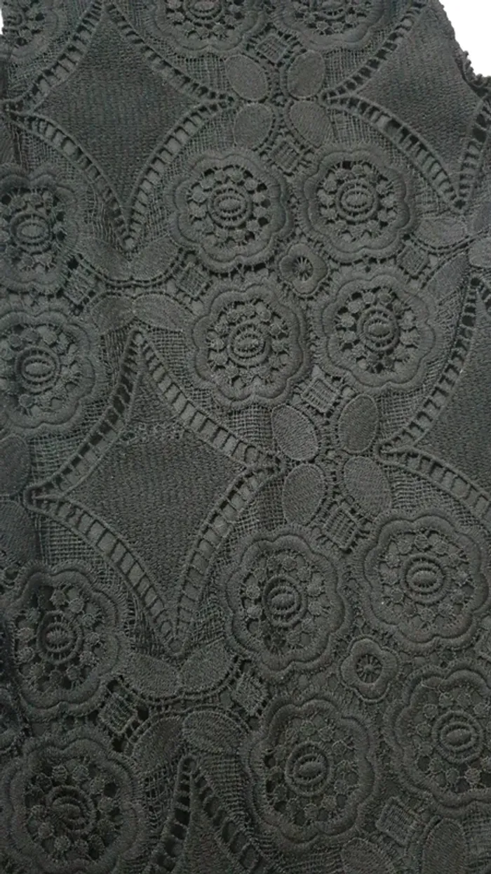 Robe noire brodée 12 ans - photo numéro 2