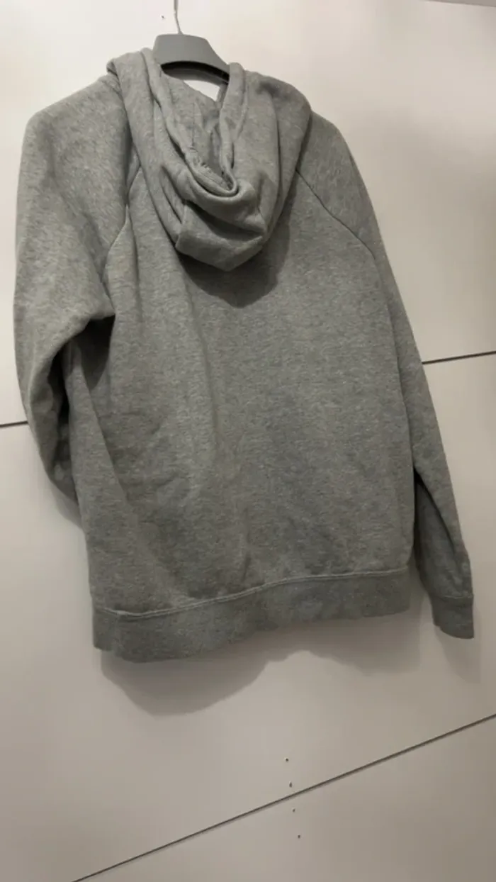 Sweat Nike gris taille M très bon état - photo numéro 3