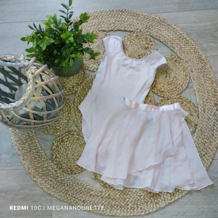 👧 Tenue de Gymnastique Rose – Taille 4 ans – Style Doux & Élégant