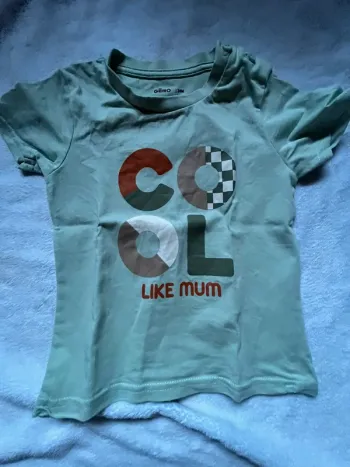 T-shirt manche courte taille 24 mois (86 cm)