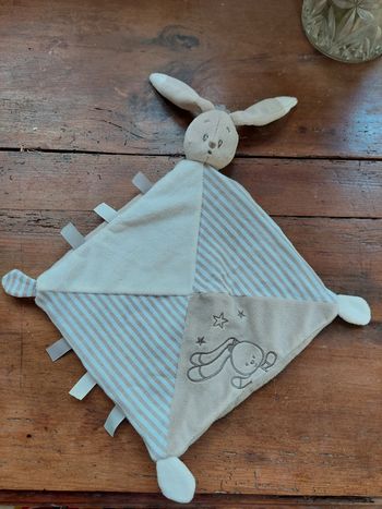 #5 Doudou plat lapin beige blanc rayé Auchan