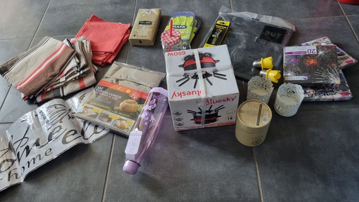 Gros lot cuisine + 40 p neuf  appareil fondue bougie nappes serviettes - photo numéro 3