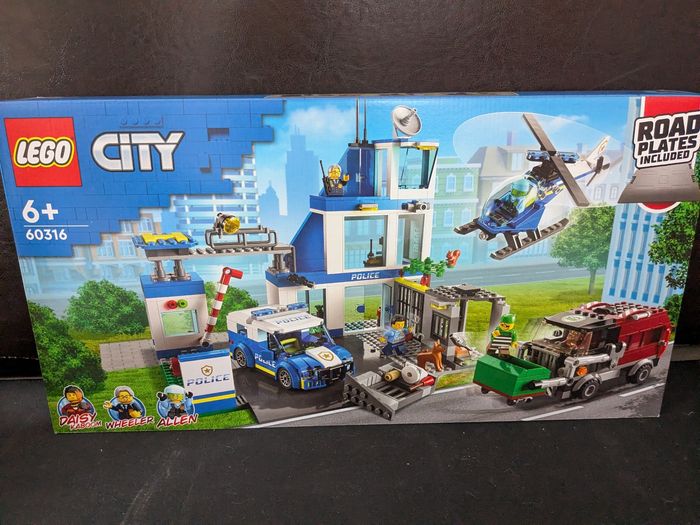 Commissariat de police lego 60316