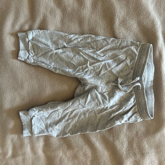 Lot de 5 pantalons taille 12 mois 4 jogging H&M et un jeans vert - photo numéro 5