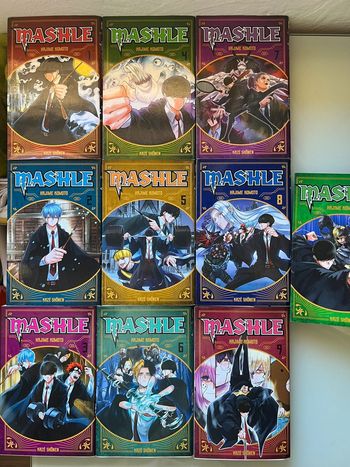 Lot 10 mangas Mashle