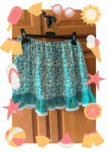 Jupe courte fluide à volant