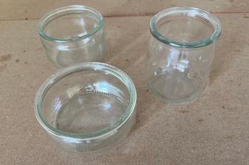 Petits pots en verre