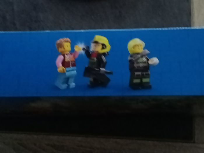 Vend le camion de pompiers 4 fois 4 et le canot de sauvetage lego - photo numéro 7
