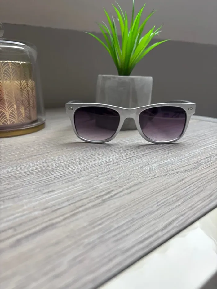 Lunette de soleil - photo numéro 2
