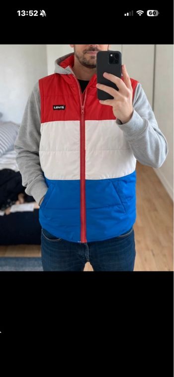 Veste Levi's originale - Taille S Veste Levi's pour homme (ou mixte), taille S, en très bon état. S• Très bon état