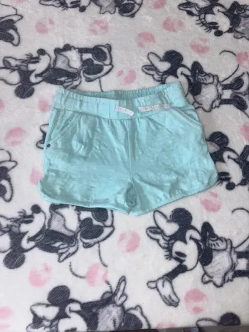 Short fille