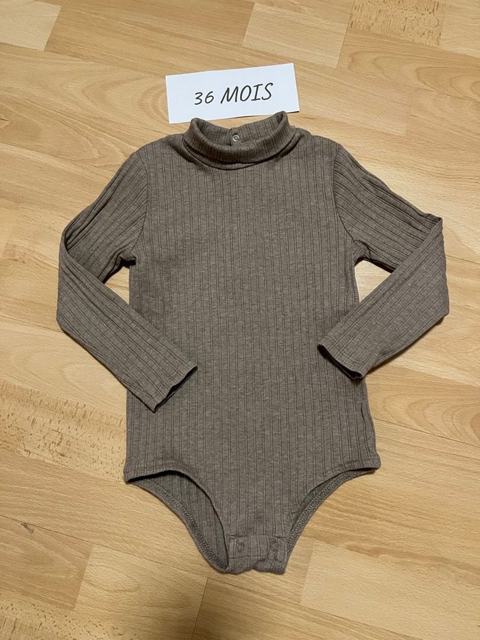 Body hiver manches longues col roulé Kiabi 36mois