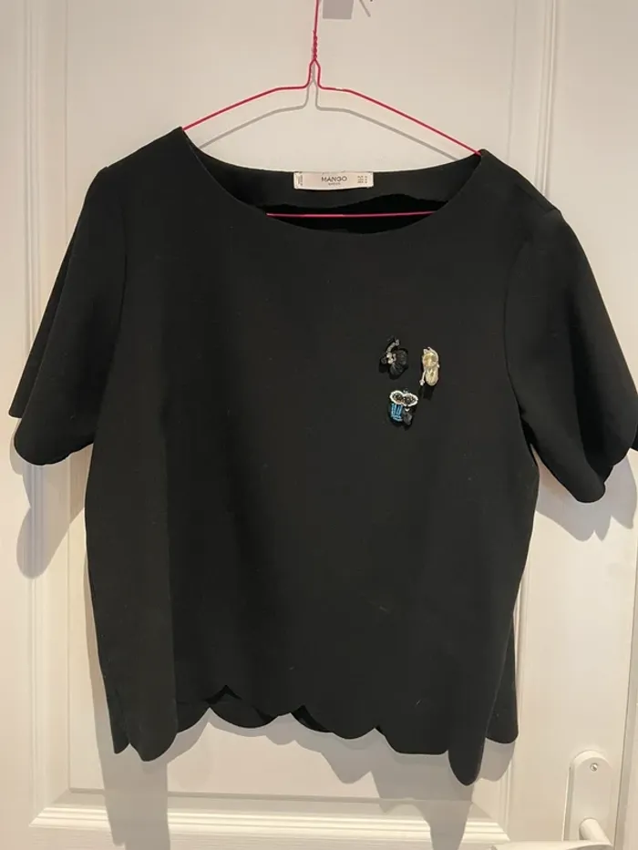 Top noir + bijoux