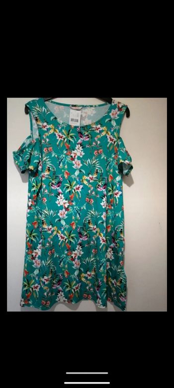 Robe Camaïeu imprimé fleuri épaules dénudées. Taille XL