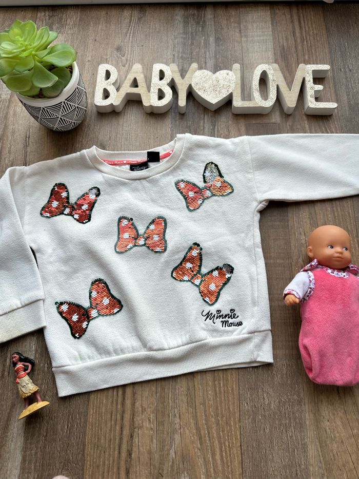 - Sweat Disney - 3/4 ans - bon état, tache