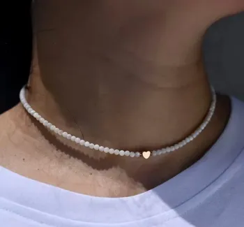 Collier ras-de-cou “Cœur nacré” Perles en coquillage naturel & cœur doré plaqué or