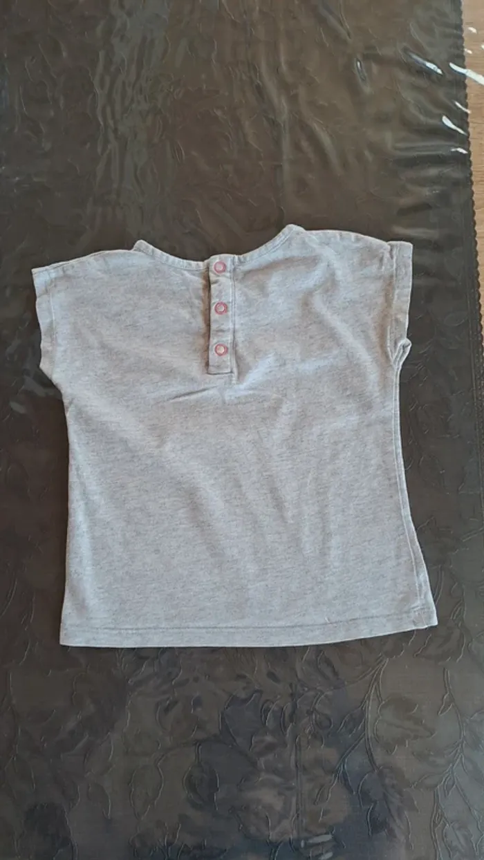 💚T-shirt gris fille basique – coton doux - Taille 24 mois - photo numéro 3