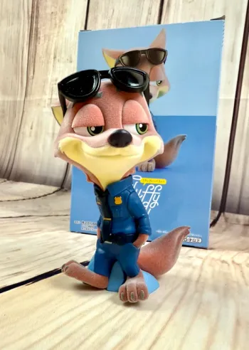 Figurine authentique Disney Japon Zootopie Nick Wilde Fluffy Puffy - tenue de policier
