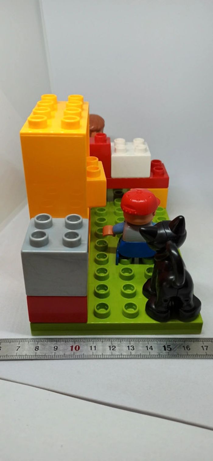 Décor lego duplo avec personnages et chat - photo numéro 8
