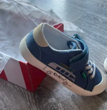 Chaussures neuves kickers taille 28