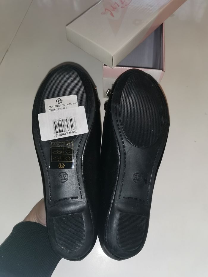 BALLERINES FILLE T32 NEUVES - photo numéro 2