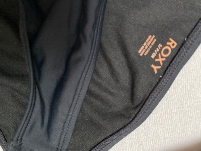 Maillot de bain deux pièces Roxy S noir et fleurs multicolores - photo numéro 3
