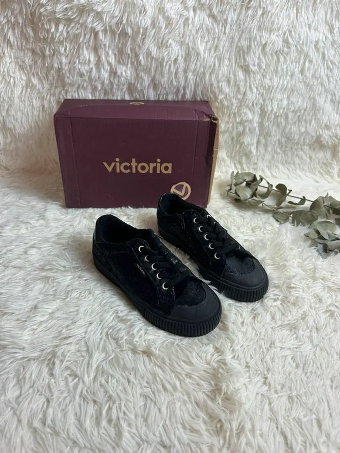 Paire de basket Victoria taille 33