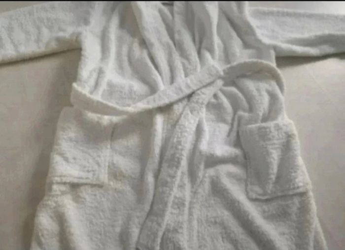 Peignoir blanc à capuche en coton - photo numéro 3