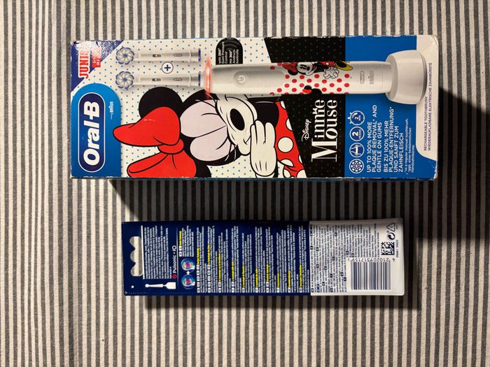 Brosse à dents électrique Oral-B édition Minnie - photo numéro 4