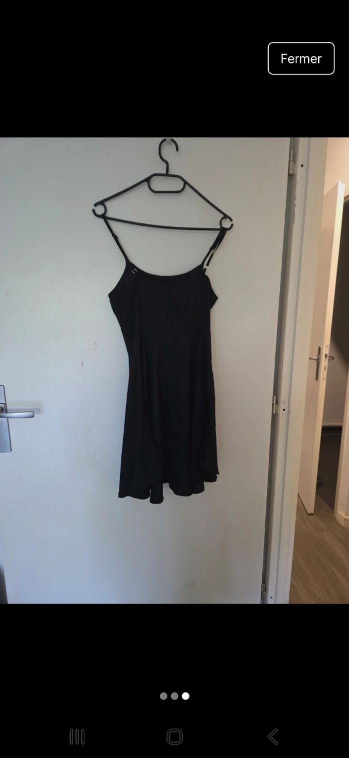Robe noire courte - photo numéro 3