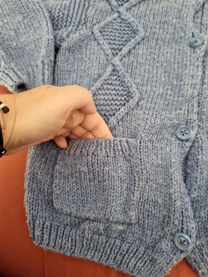 Gilet tricoté main en 5 7ans - photo numéro 2