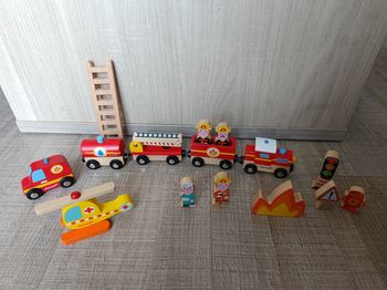 Train de pompier + accessoires janod