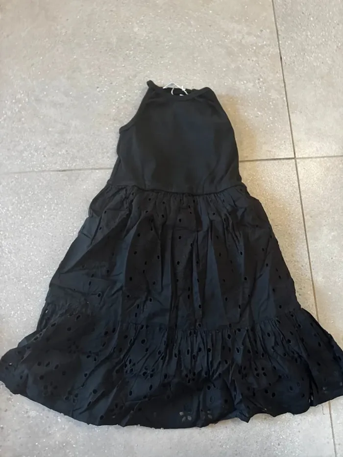 Robe brodée Mango, taille 7/8 ans, neuve valeur 30€