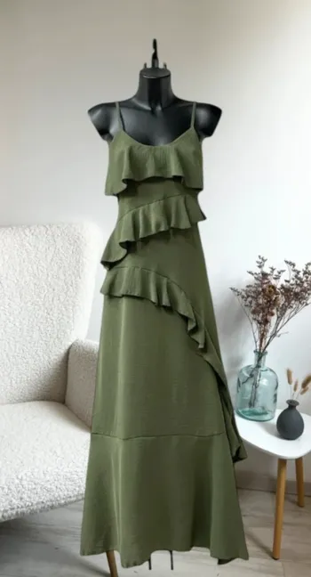 Robe longue kaki esprit bohème avec fente taille unique