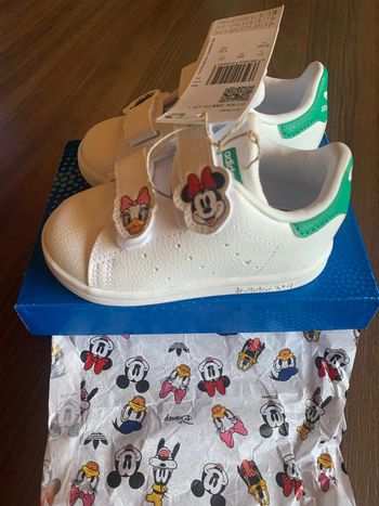 Chaussure bébé Disney Adidas Stan Smith 21 neuf