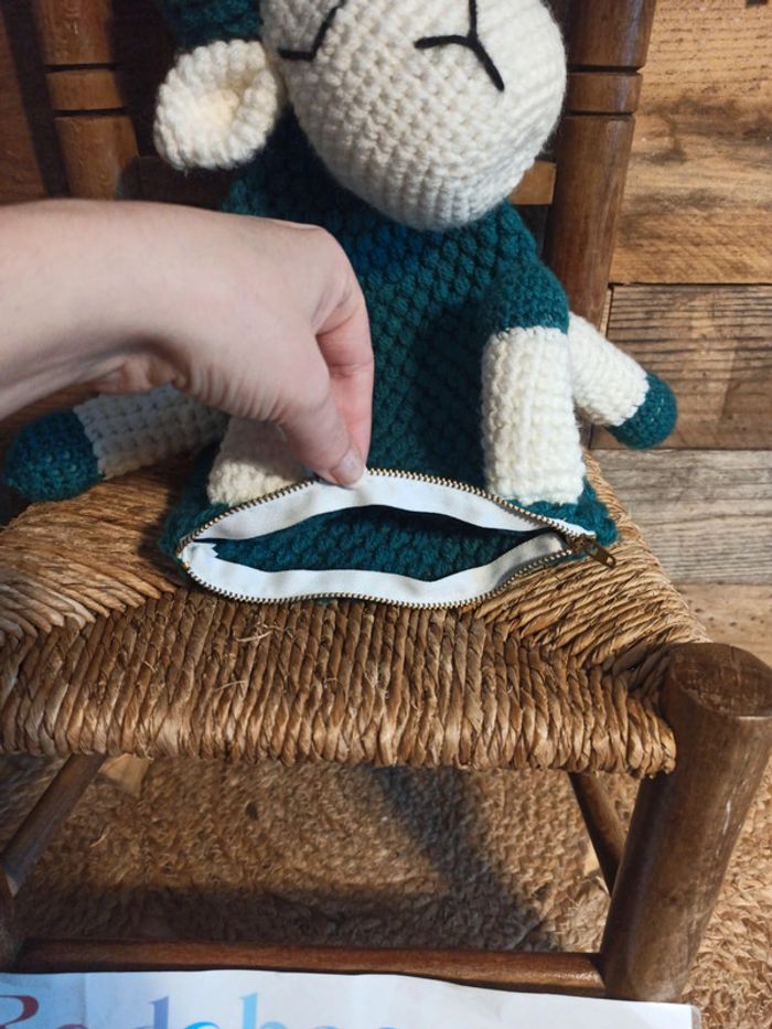 Doudou mouton tricoté cachette fait main tbe - photo numéro 3