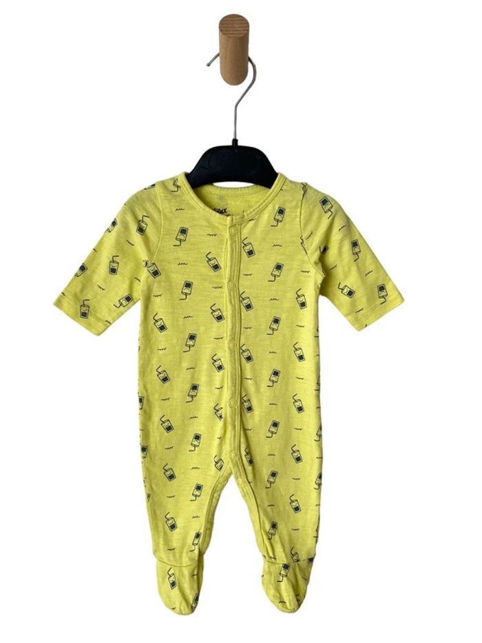 Pyjama léger en coton jaune (boissons) - Gémo 1 mois